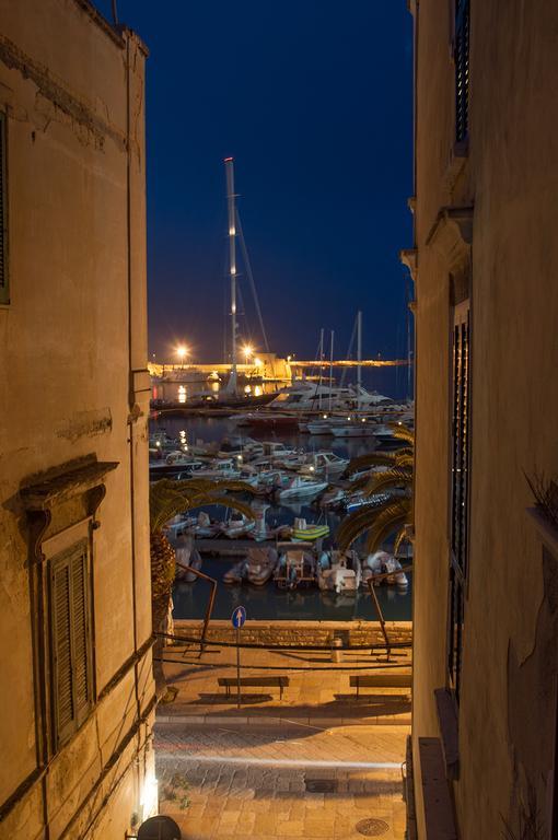 B&B Al Vico Trani Eksteriør bilde